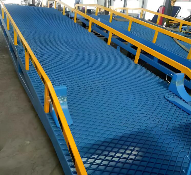 靖宇移动式液压登车桥